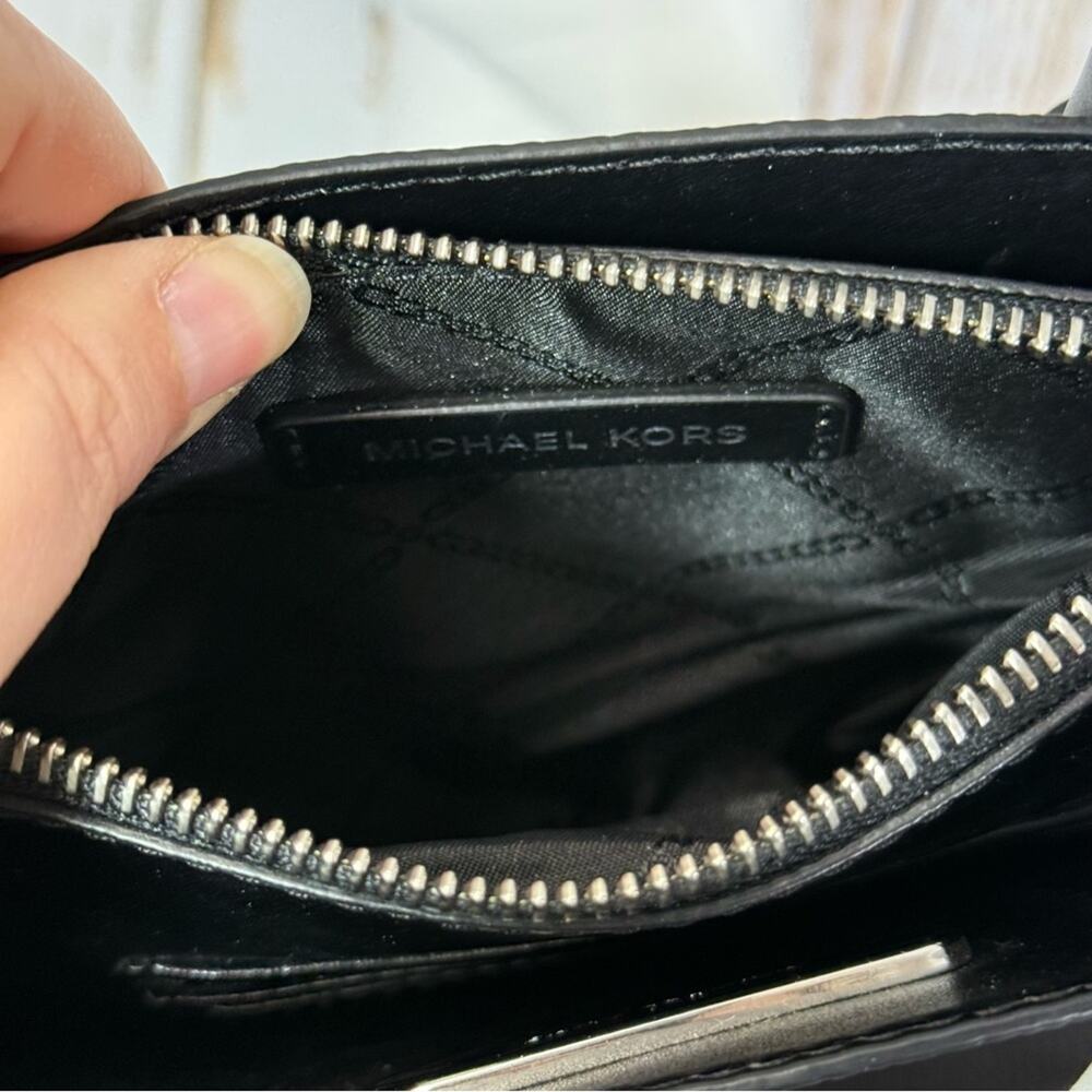 Michael Kors- Medium Leather RARE Logo Tape Accordion Crossbody Bag - Picture 9 of 10